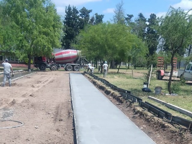 Avanza la construcción de los nuevos espacios de estacionamientos en nuestra Facultad