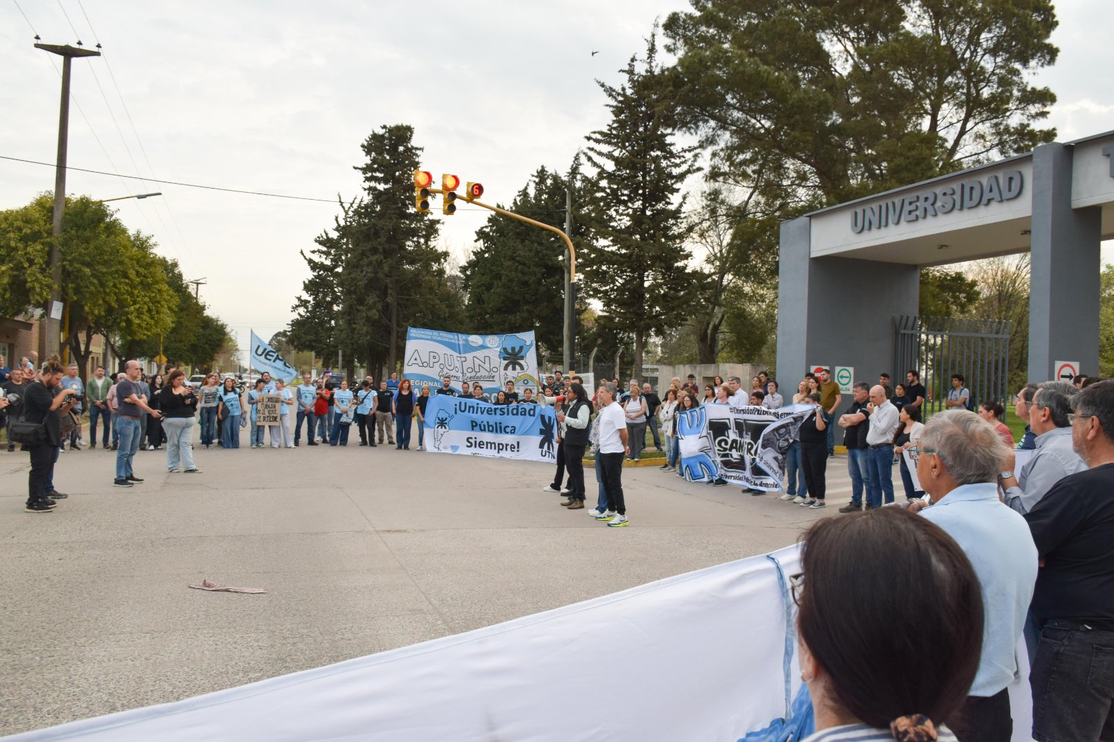 La comunidad de nuestra UTN San Francisco se sumó a la marcha universitaria