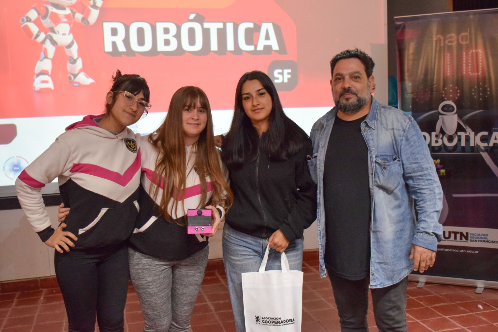 “Tridente”, segundo puesto Minisumo, de Miranda Durán, Carolina Vocos, y Catalina Orellano, del Ipet 264