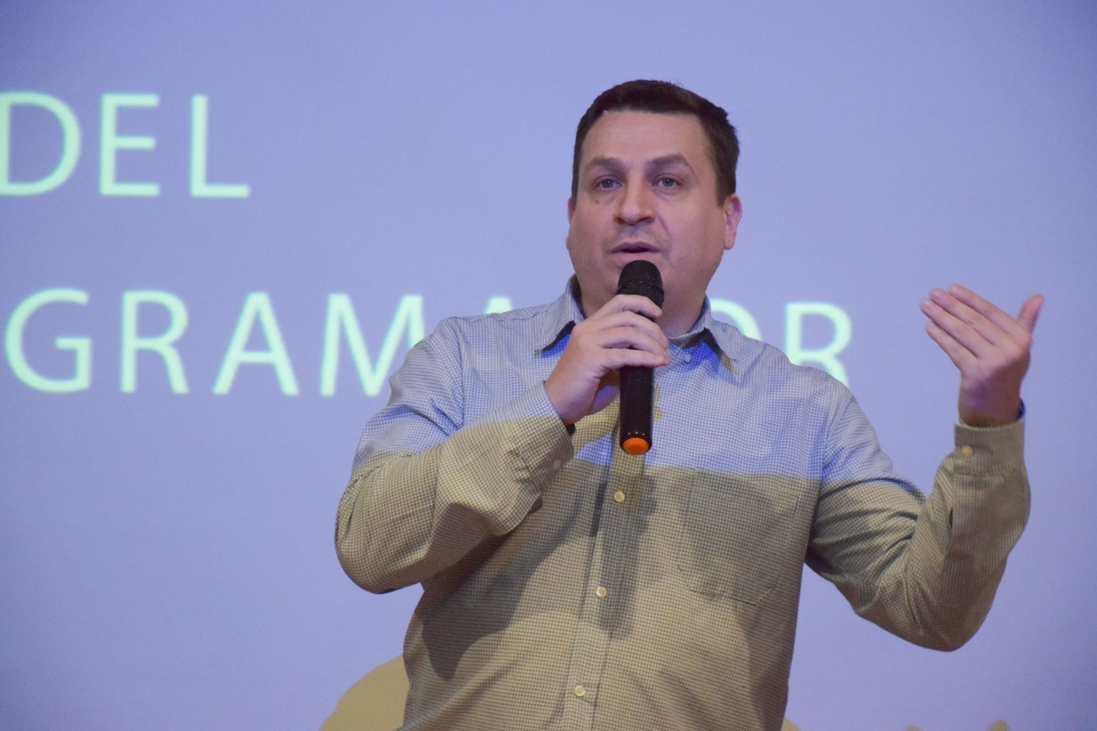 El Téc. Gonzalo Castillo presentó la charla 