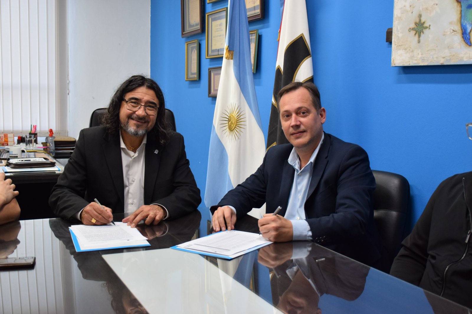 Robótica educativa: la UTN y el Municipio firmaron un convenio para acercar a estudiantes secundarios a la electrónica