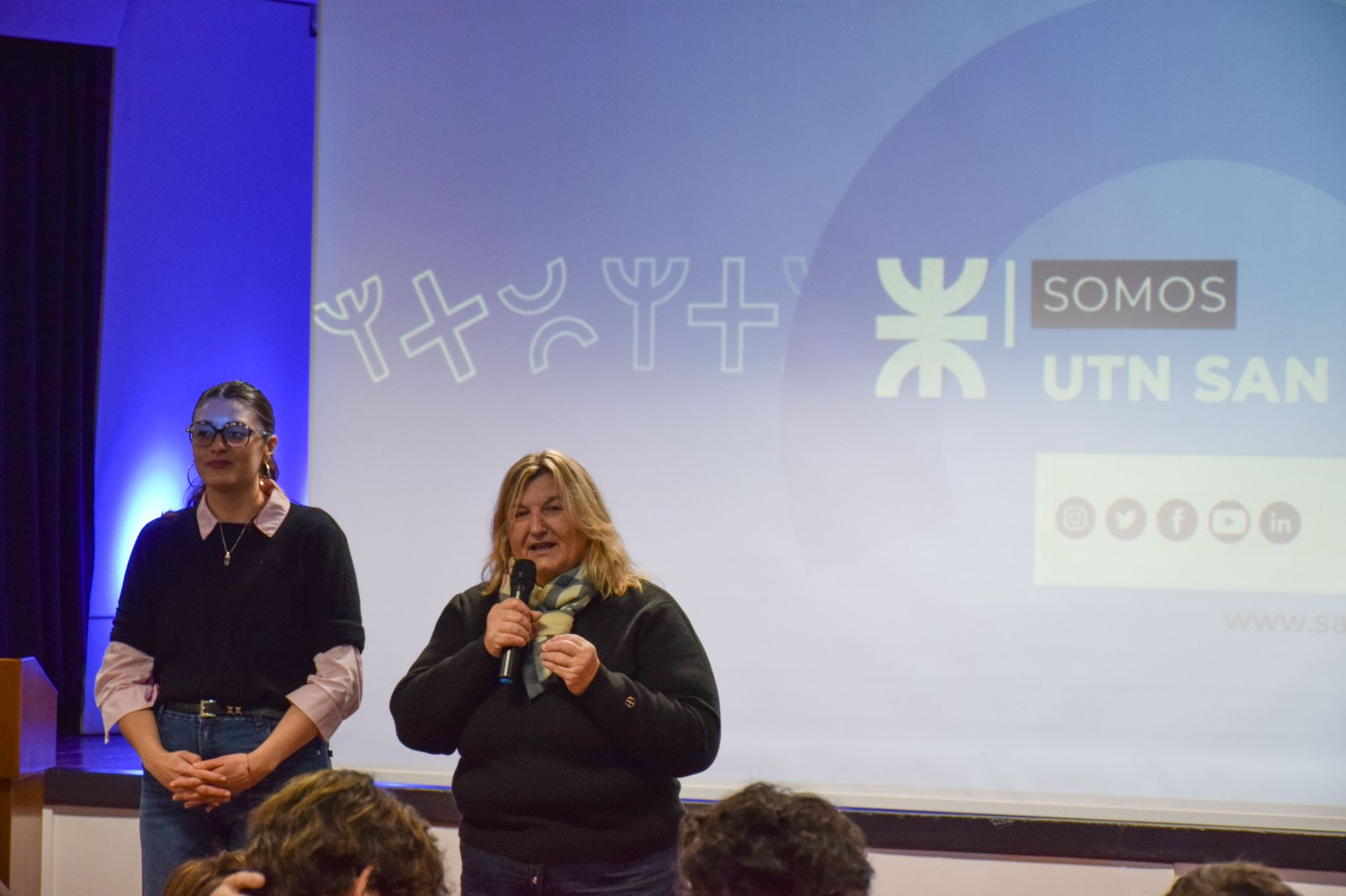Milena Pezoa y Susana Sachetto, de Fundación Turing, en el encuentro de este sábado