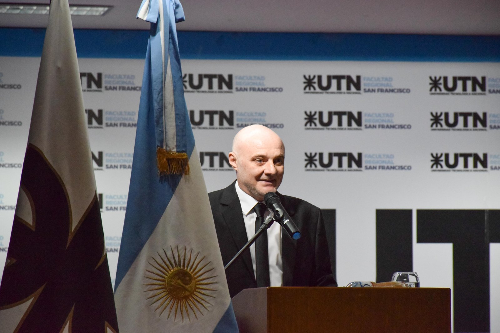 Ing. Javier Saldarini en su primera alocución como Vicedecano