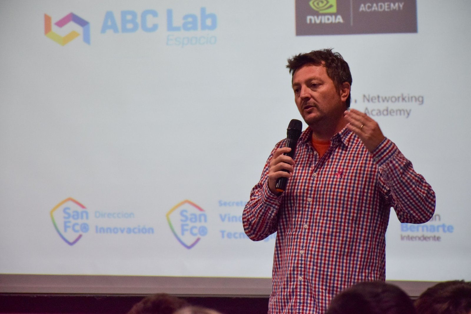 El Ing. Juan Pablo Bono formó parte de la jornada con la charla 