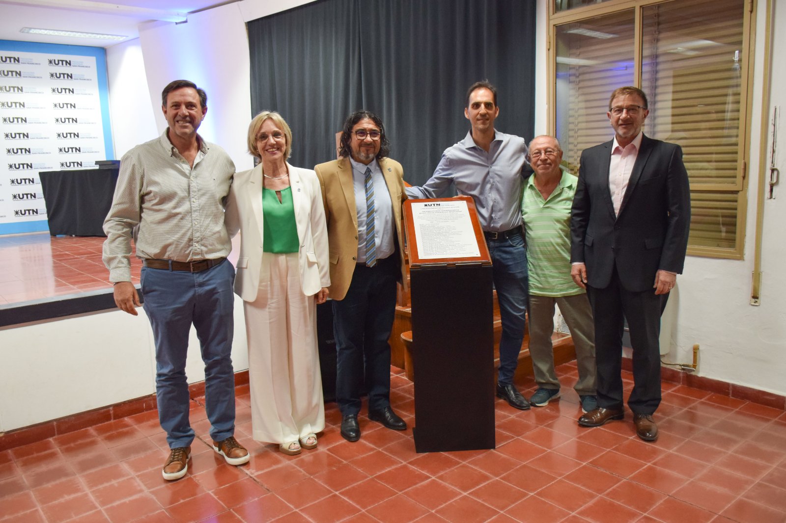 Se descubrió una placa por los 45 años del Observatorio Astronómico, que será colocada en el espacio que utiliza, en la terraza de nuestra Facultad