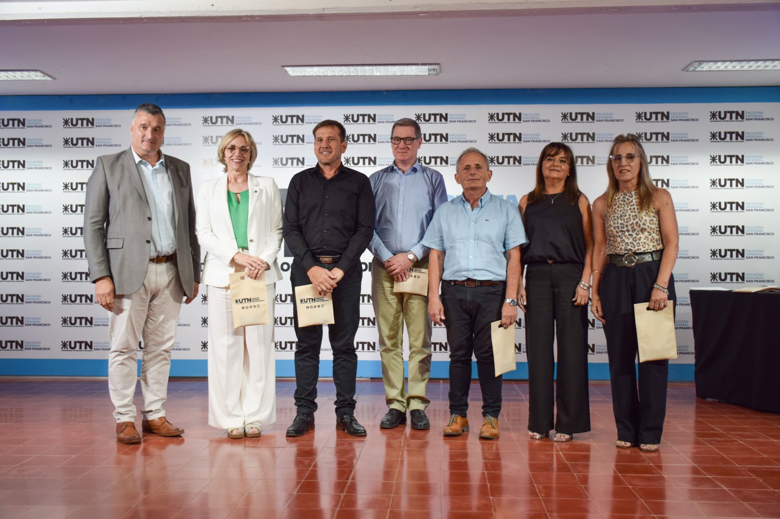 Las personas distinguidas por 25 años de servicio en nuestra Facultad